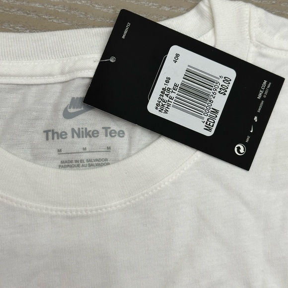 Nike Air T-shirt The Nike Tee Size M Color White - Picture 2 of 3